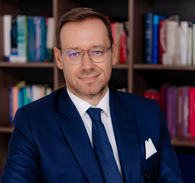 Dr. Tudor Chiuariu